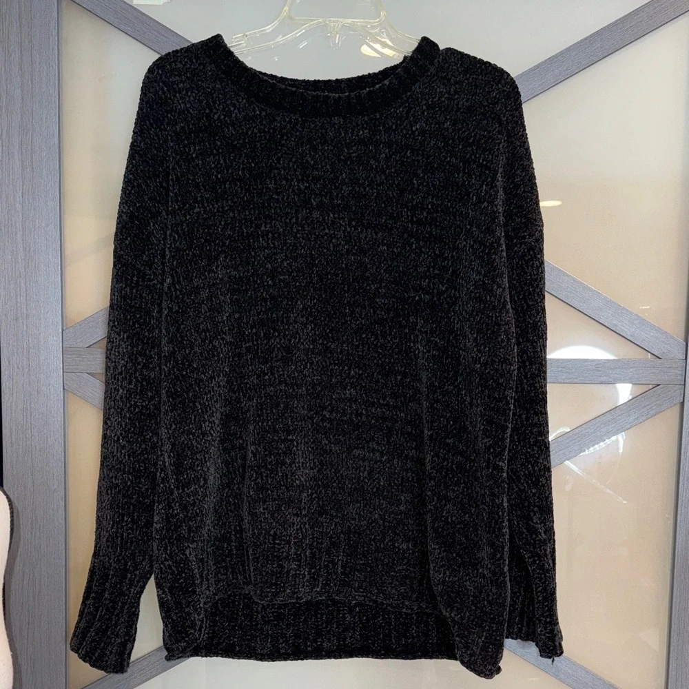 Seven7 Women's Black Crew Neck Sweater